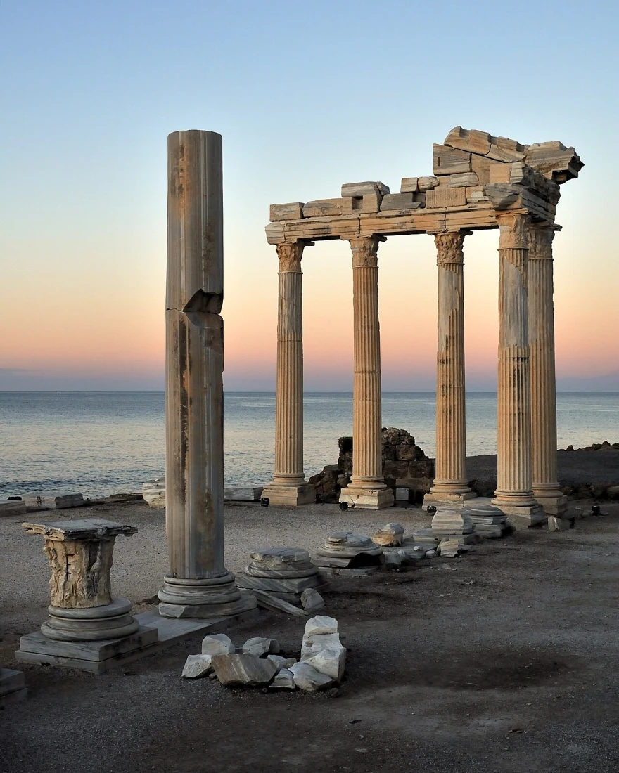 Antalya’nın Side bölgesinde Apollon Tapınağı