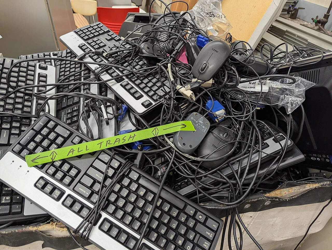 Kullanım dışı bilgisayar parçaları ve elektronik atıklar