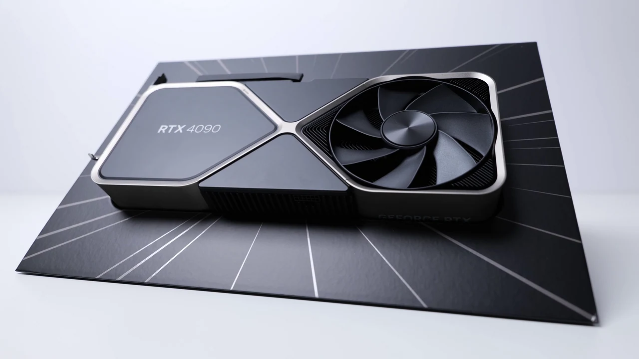 GeForce RTX 4090 Founders Edition ürün kutusu; fiziksel performans testi değildir